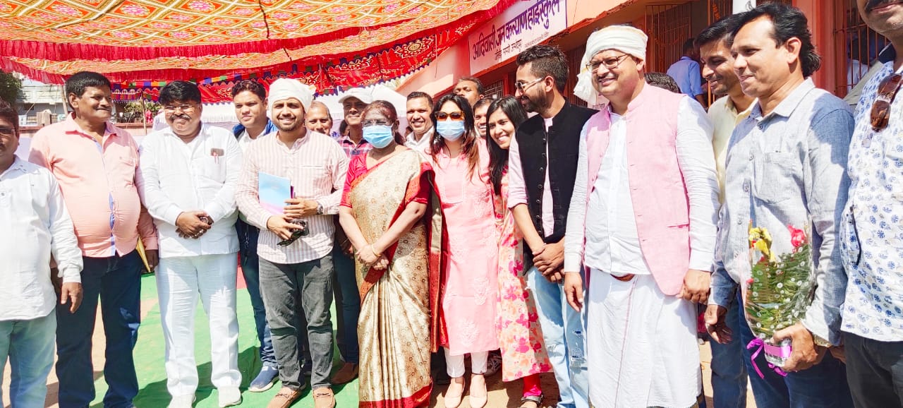 महिला दिवस: पीएम ने मुझे राज्यपाल बनाकर महिला को महत्व दिया- द्रौपदी मूर्मू