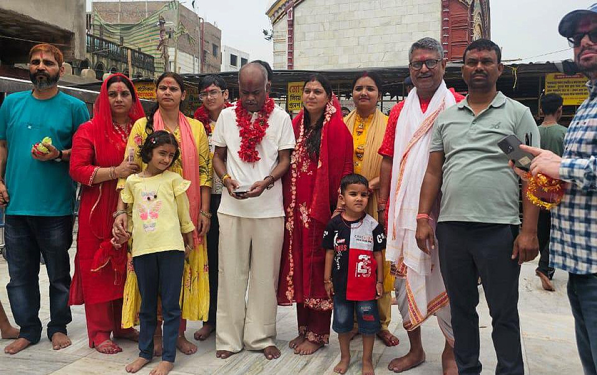 तारापीठ में पंकज मिश्रा ने परिवार संग की मां तारा की आराधना,प्रदेश की खुशहाली की कामना