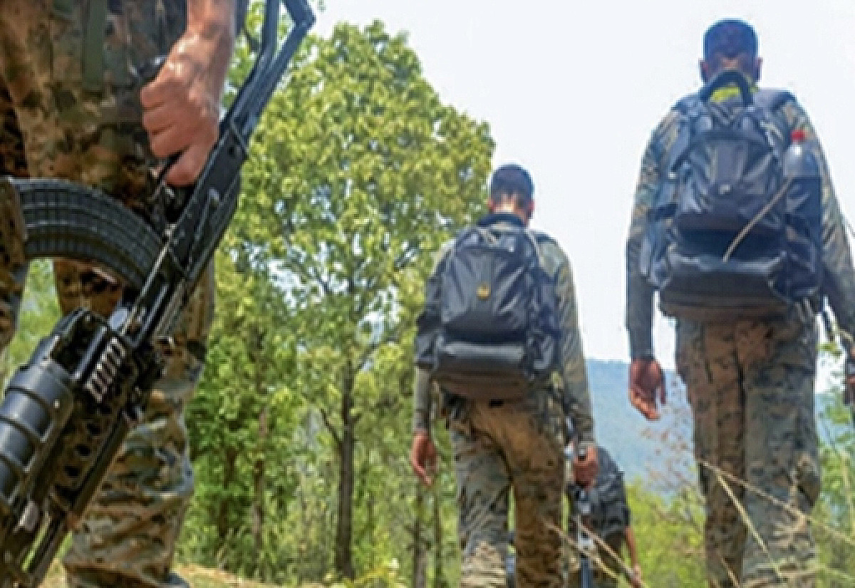 कोल्हान जंगल में सुरक्षाबलों और नक्सलियों के बीच मुठभेड़, मिसिर बेसरा की मौजूदगी की आशंका