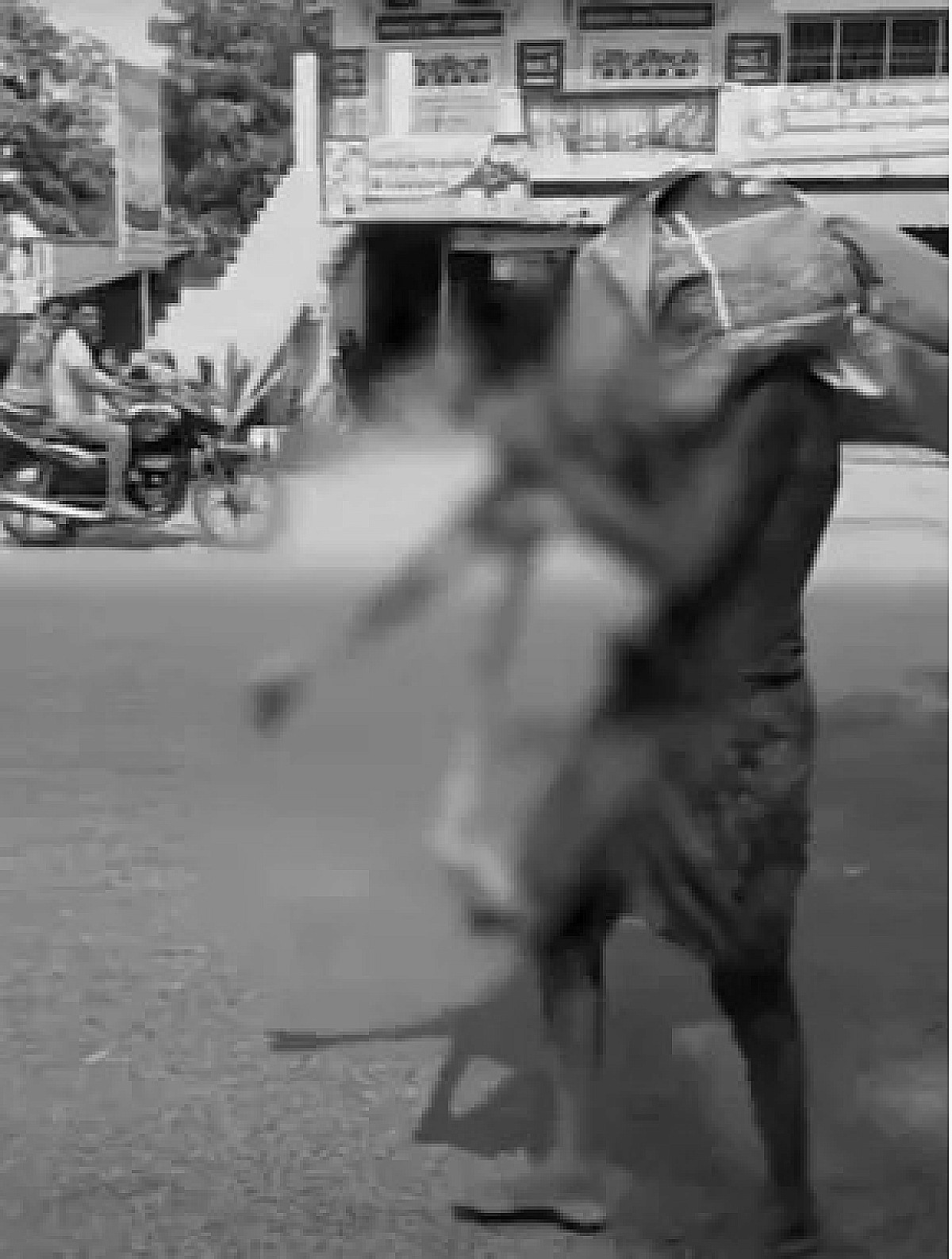 कंधे पर बहन का 'कंकाल' लेकर दफ्तर पहुंचने वाले भाई को PHYSICS WALLAH के संस्थापक करेंगे 10 लाख की मदद