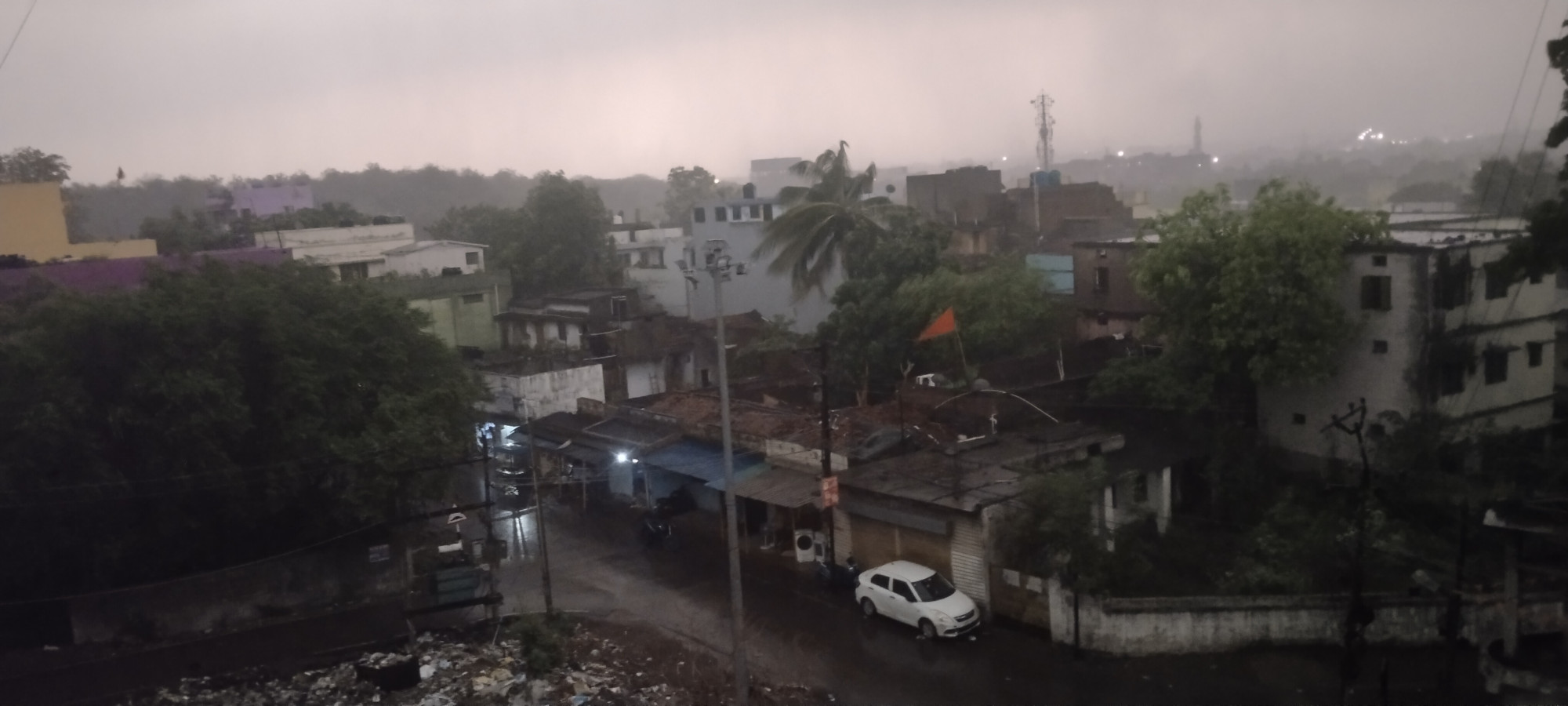 जमशेदपुर में जमकर ओलावृष्टि, तेज बारिश से उमस भरी गर्मी से मिली राहत