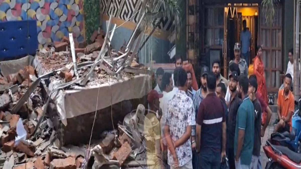 रामगढ़ में रिंग सेरेमनी के दौरान बड़ा हादसा,दीवार गिरने से दुल्हन समेत चार बच्चे गंभीर  