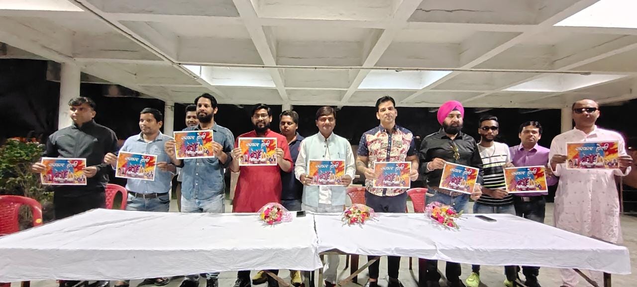 सात समुंदर पार भी केसरिया रंग बिखरेला...