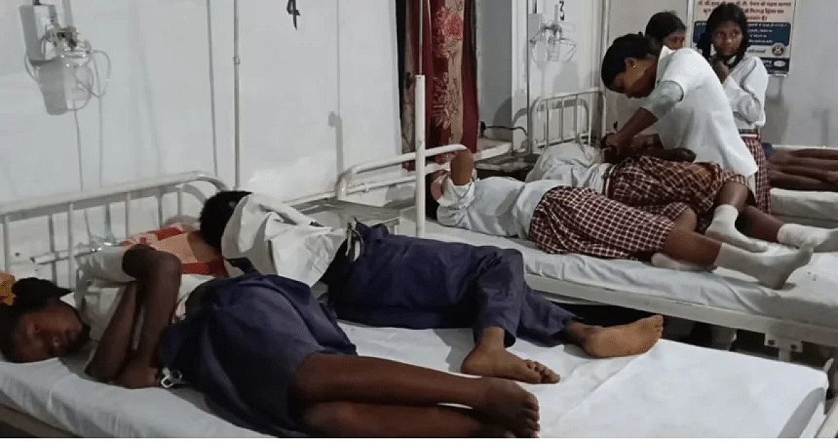 लातेहार : तेज रफ्तार का कहर, स्कूली बच्चों से भरा टेम्पो पलटा, एक मासूम की गई जान