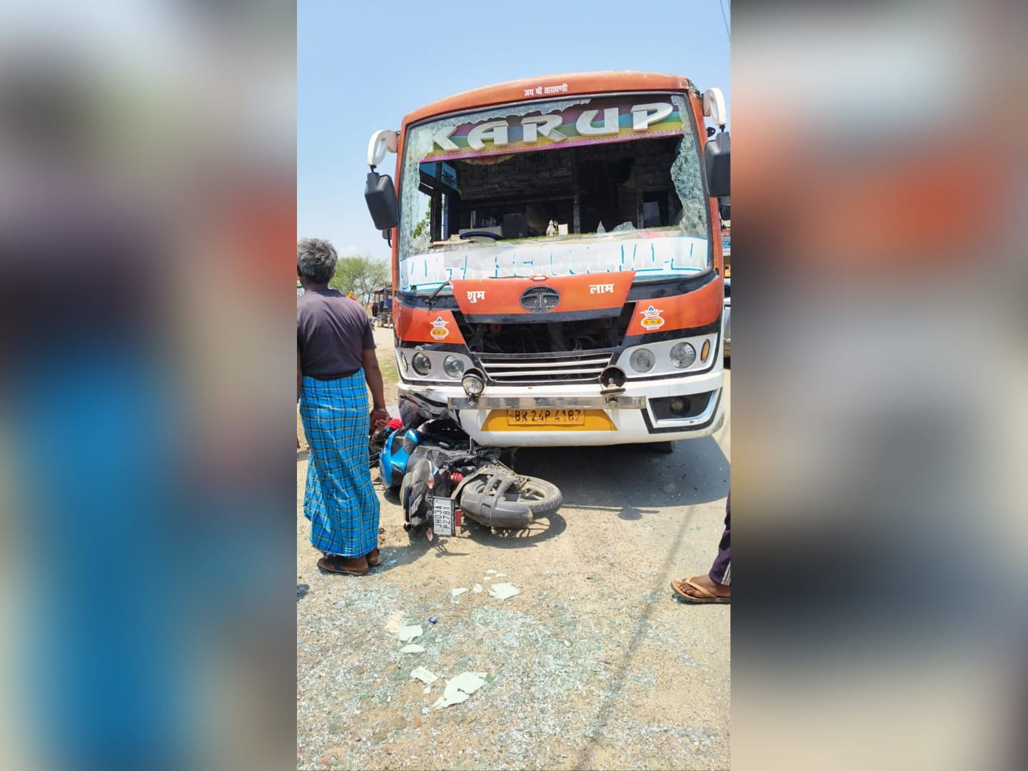 पलामू : तेज रफ्तार का कहर, स्कूल बस ने बाइक सवार को मारी जोरदार टक्कर, एक की हालत नाजुक