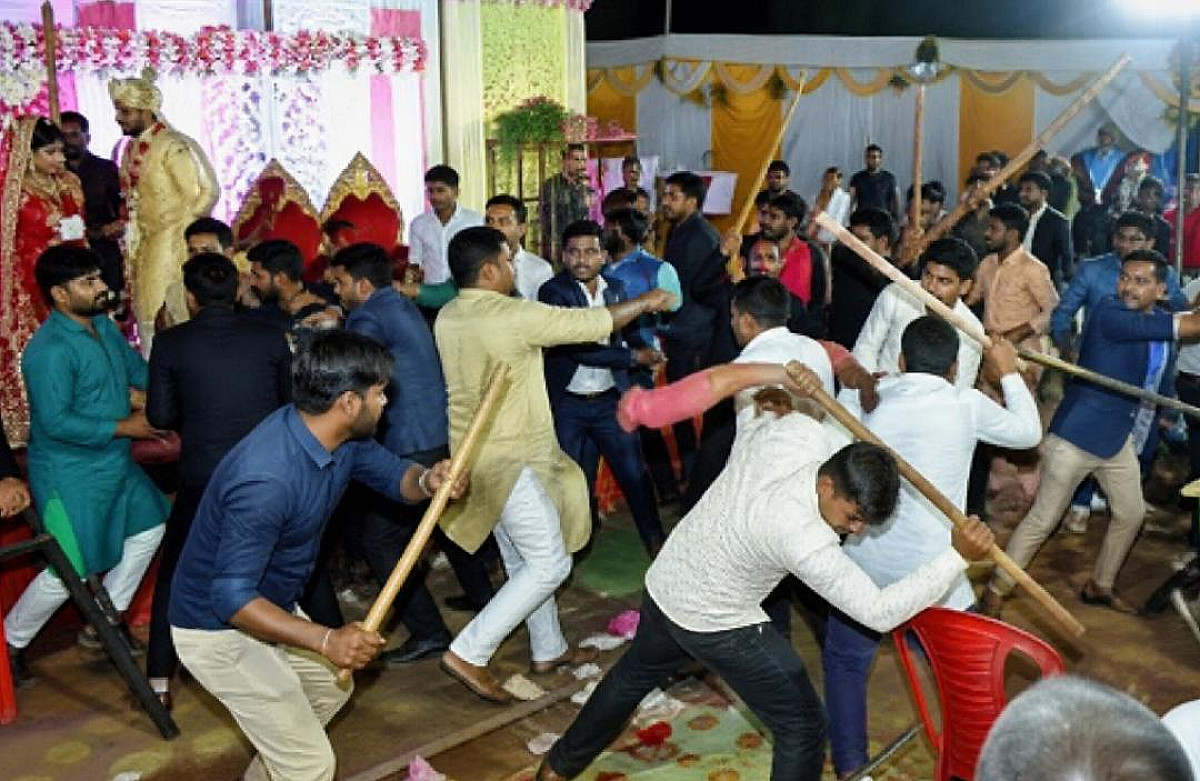 पहले मैं सेल्फी लूंगा...वरमाला के बाद सेल्फी पर संग्राम, पटना के शादी समारोह में मचा बवाल