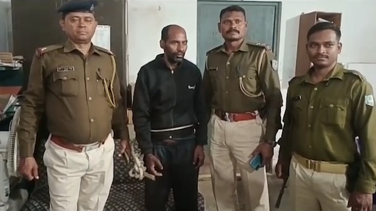 देवघर का कुख्यात कोल्हा यादव चोरी करते रंगे हाथ धराया