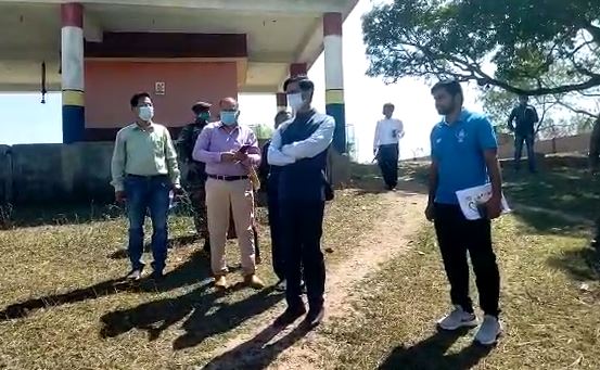 नवोदय स्कूल के औचक निरीक्षण पर पहुंचे गुमला डीसी, स्कूल प्रबंधन को दिए कई निर्देश  