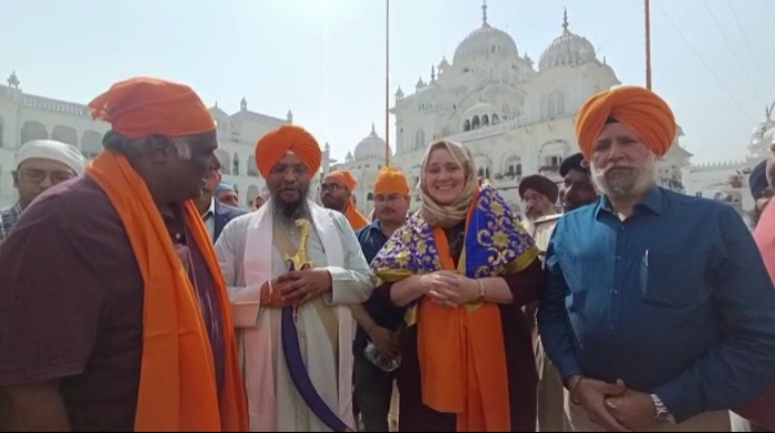 गुरुघर में गुरु का दर्शन करने पहुंचे बॉलीवुड अभिनेता आशीष विद्यार्थी