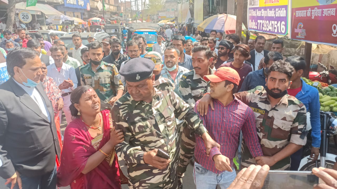 मोबाइल चोरी के आरोप में एक धराया, आरोपी ने महिला पर लगाया यह इल्जाम