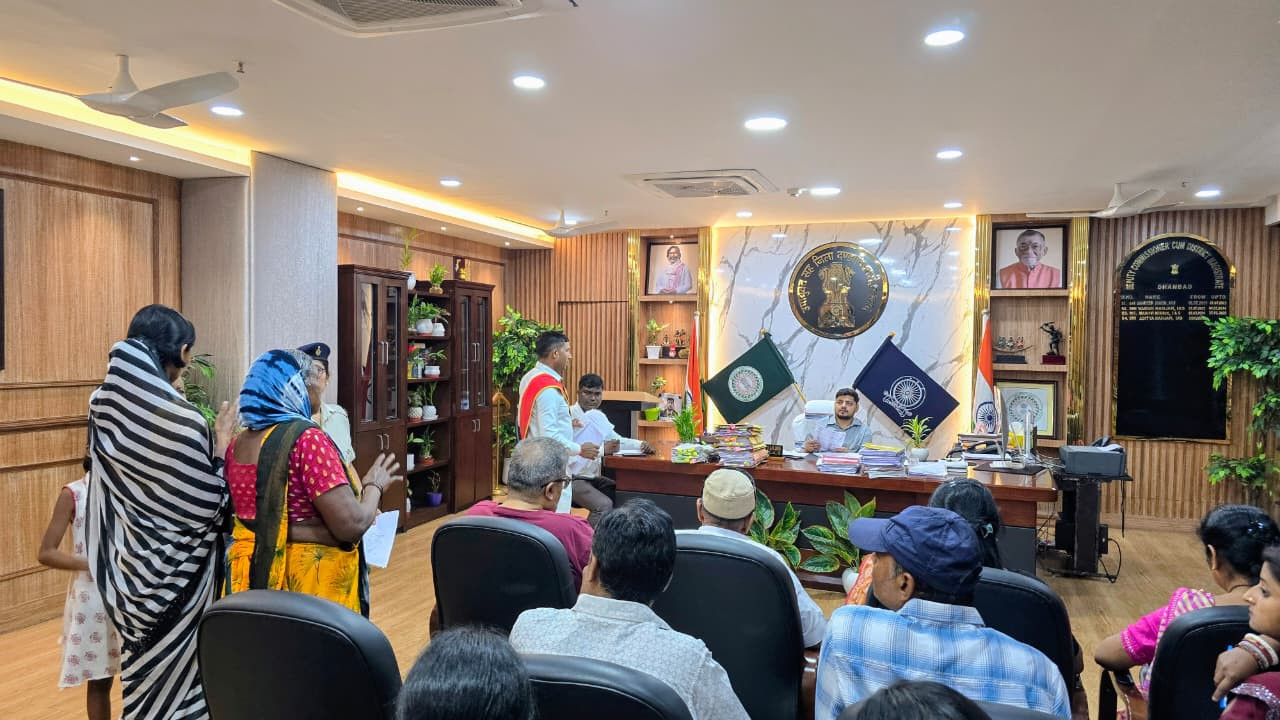 डीसी का जनता दरबार:  हुजूर! ग्रामीणों की दान की गई स्कूल की जमीन पर अतिक्रमण,मदद कीजिये!