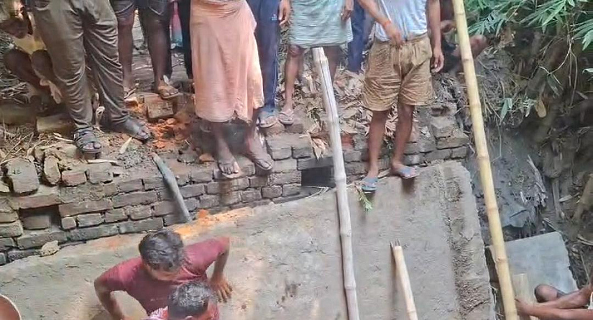 बाढ़ में गिरा ग्रामीण पुल , 5 लोग गंभीर रूप से घायल,कई गांव का संपर्क टूटा