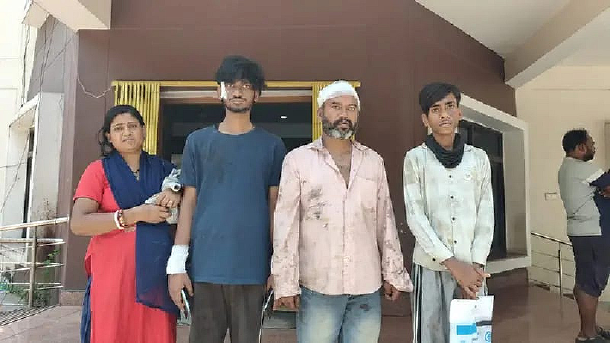सरायकेला:आदित्यपुर में खाना लेट होने पर खूनी बवाल, दुकानदार और दो बेटों पर चाकू से हमला   