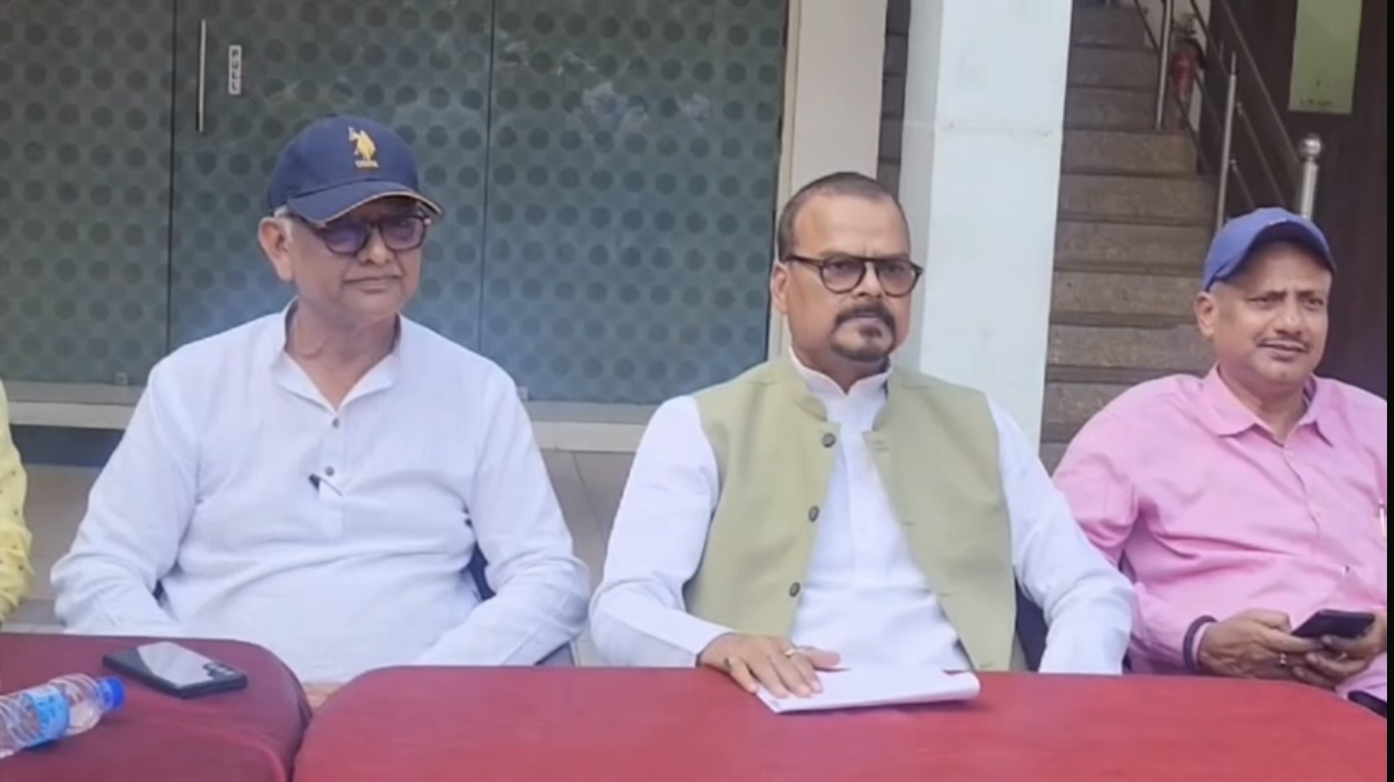 झारखण्ड में पेट्रोल पम्प पर कतार,पैनिक हुए लोग, पेट्रोलियम डीलर एसोसिएशन ने की अपील तेल की नहीं है कोई कमी