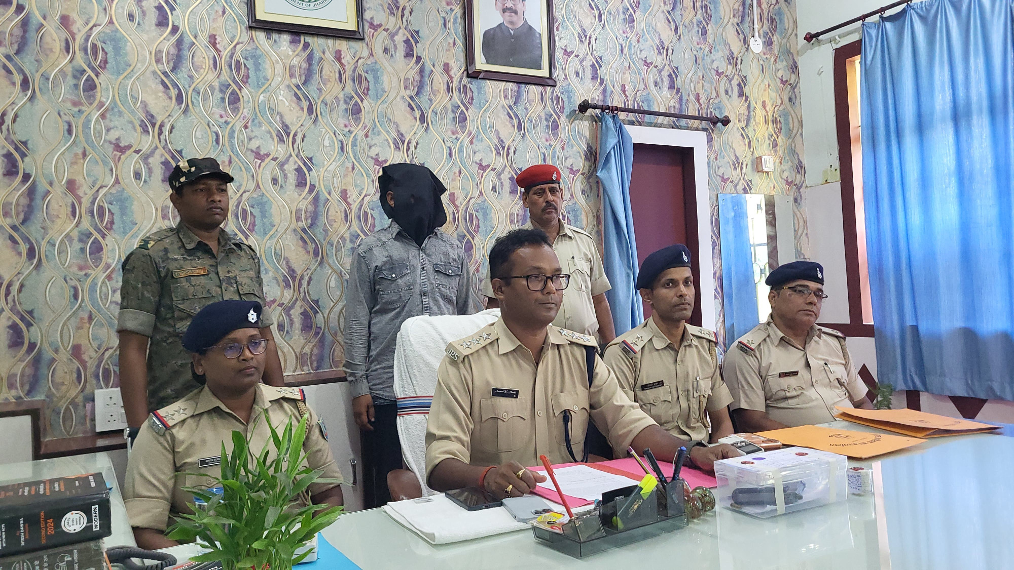 7 साल से फरार शूटर ने पुलिस को दी थी खुली चुनौती, अब लूटकांड ने खोल दी पूरी कहानी...पढ़िए क्या है मामला