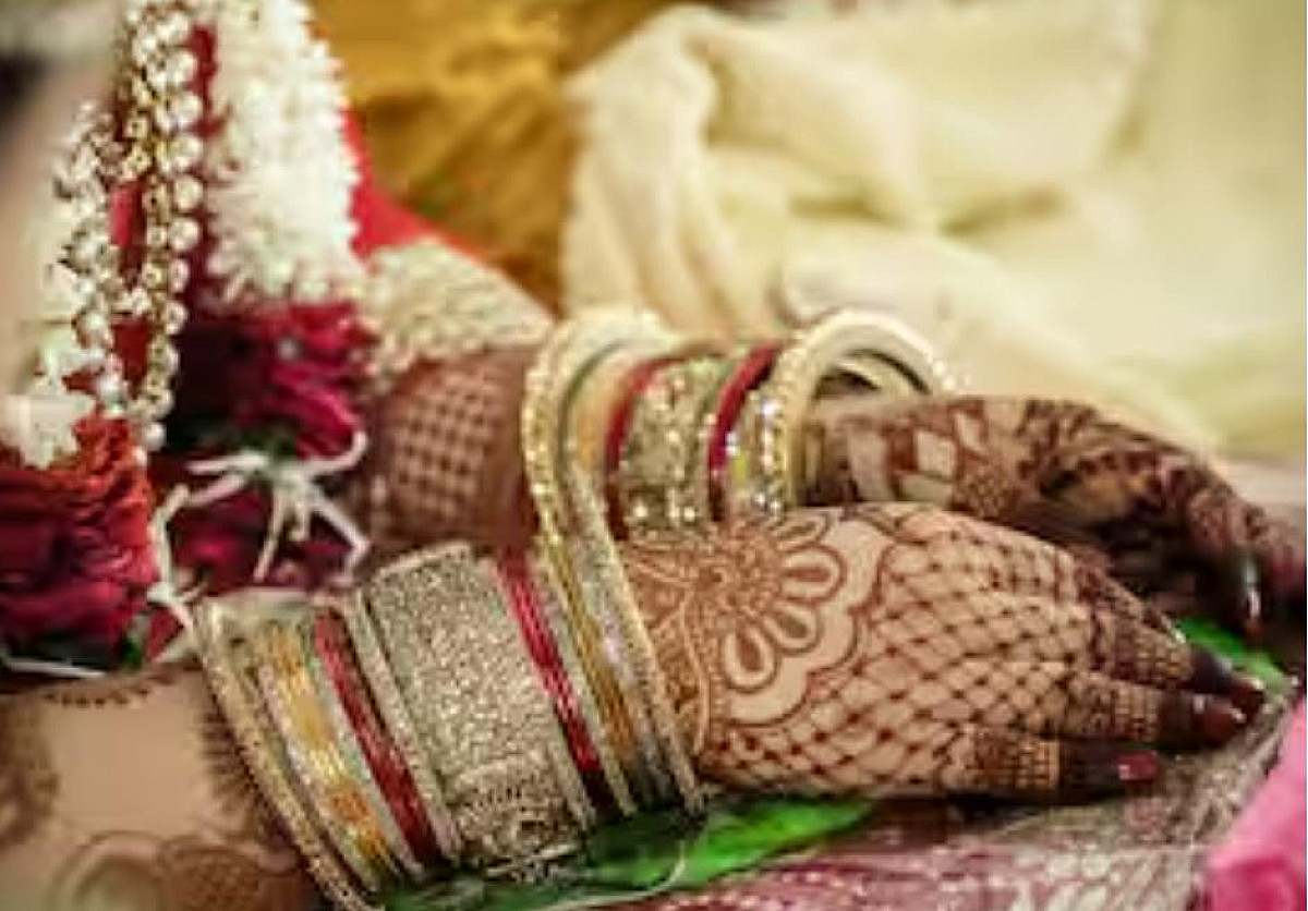 शादी की अनोखी परंपरा, नाचते-गाते झुंड में यहां लड़कियां ढूंढ लेती हैं अपना दुल्हा