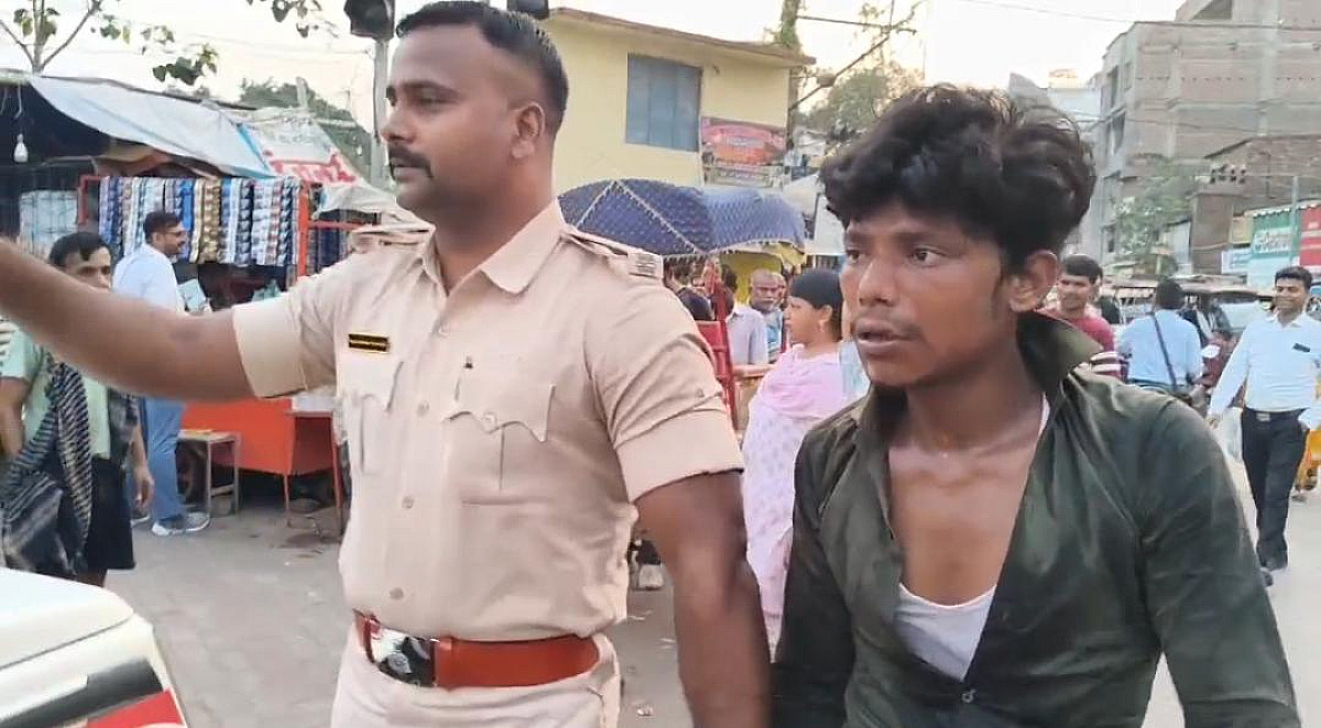 मासूम बच्चे से सोने की चेन छीनकर भाग रहा था बदमाश, फिर बच्चे की मां ने इस तरह सिखाया सबक