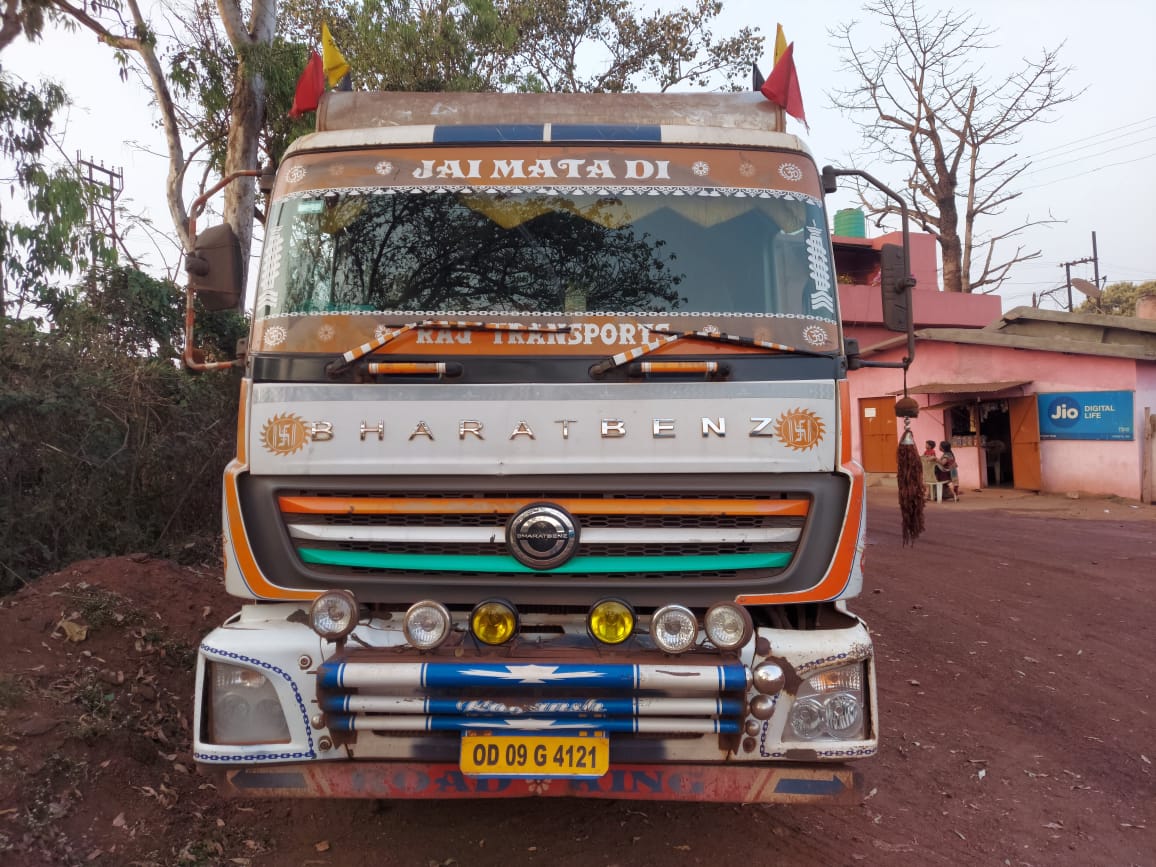 लौह अयस्क लदे ट्रक के साथ चालक धराया, अवैध खनन का मामला दर्ज        