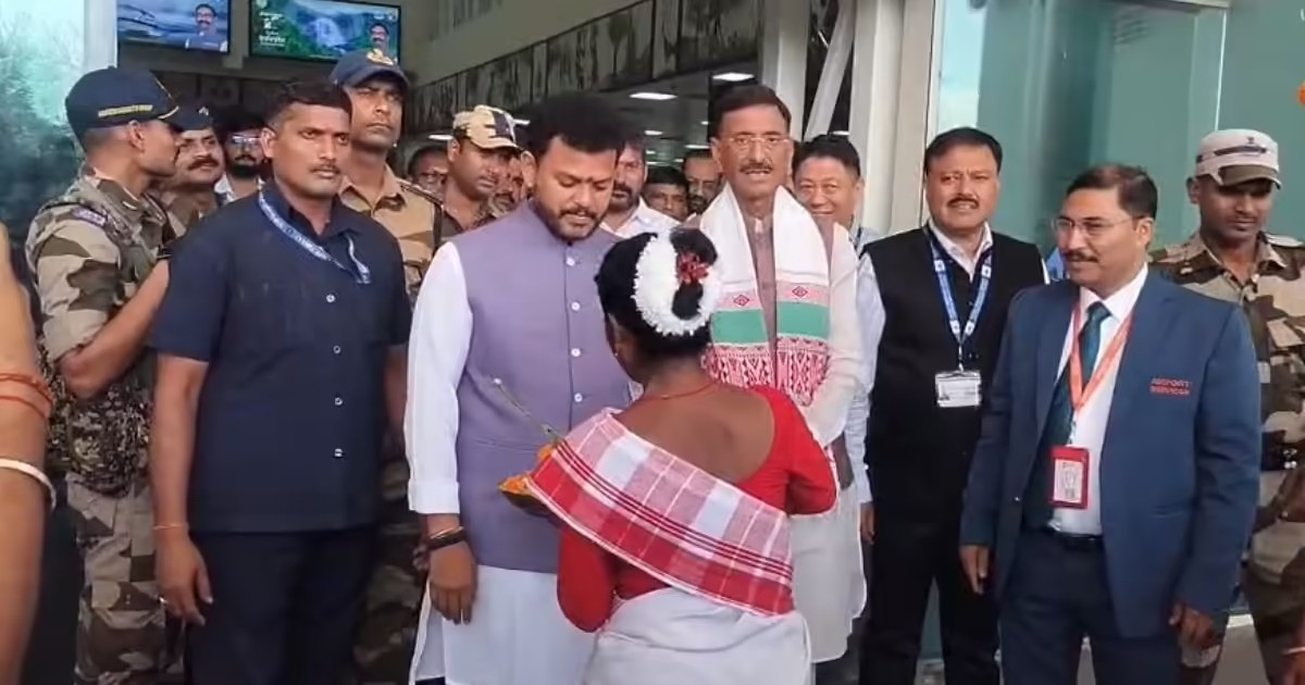 रांची एयरपोर्ट पर आज से मिलेगा सस्ता खाना, ‘उड़ान यात्री कैफे’ का उद्घाटन करने पहुंचे मंत्री