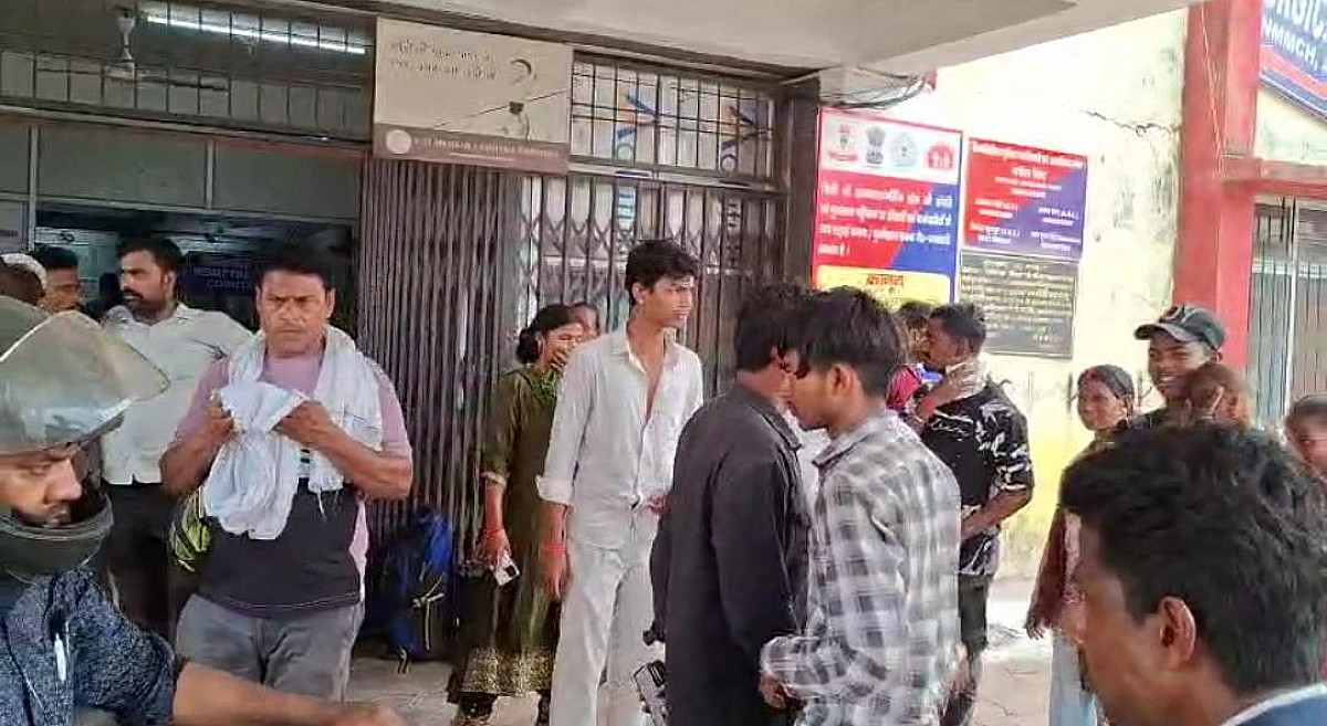 धनबाद: स्कूल बना अखाड़ा,10वीं के छात्र को पीट-पीटकर किया लहूलुहान, जानिए क्या है मामला