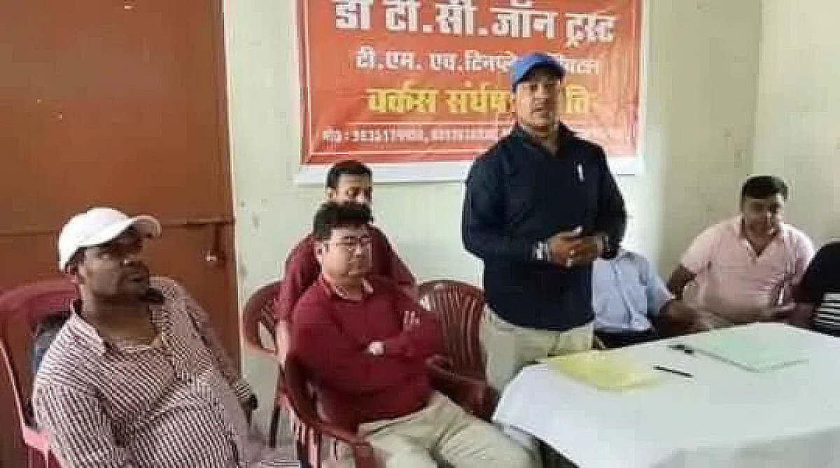जमशेदपुर : 25 साल सेवा के बाद नौकरी पर संकट, टिनप्लेट हॉस्पिटल कर्मियों ने टीएमएच के खिलाफ किया आंदोलन का ऐलान
