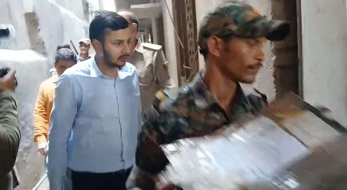 गया में पूर्व सांसद के मकान से 50 लाख की नकली और नशीली दवाएं बरामद, दो हिरासत में