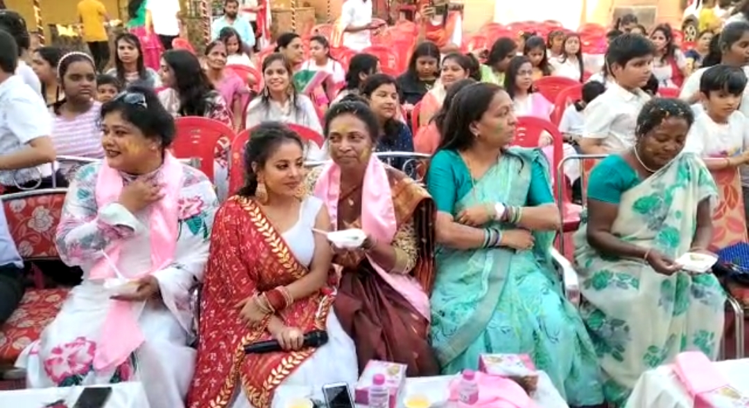 होली के रंग में रंगा उपराजधानी, होली गाने पर महिला-बच्चों ने लगाए जमकर ठुमके