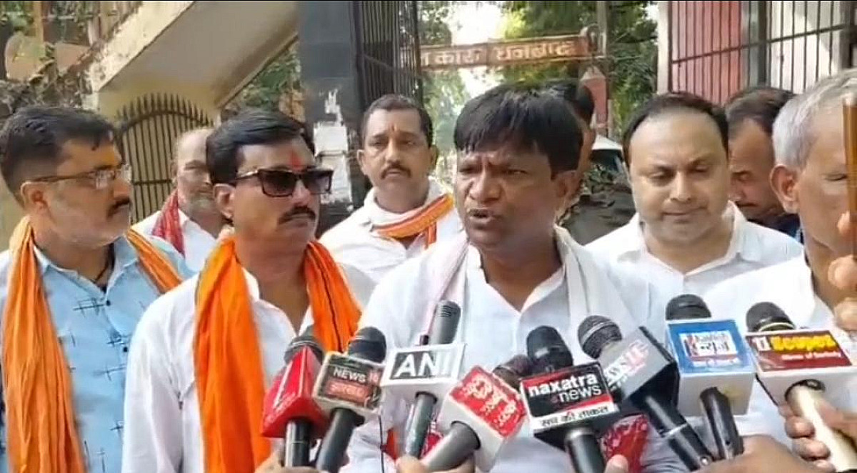 धनबाद जेल पहुंचे सांसद ढुल्लू महतो, रजनी रवानी से मुलाकात के बाद झूठे हत्या केस में फंसाने का लगाया आरोप   