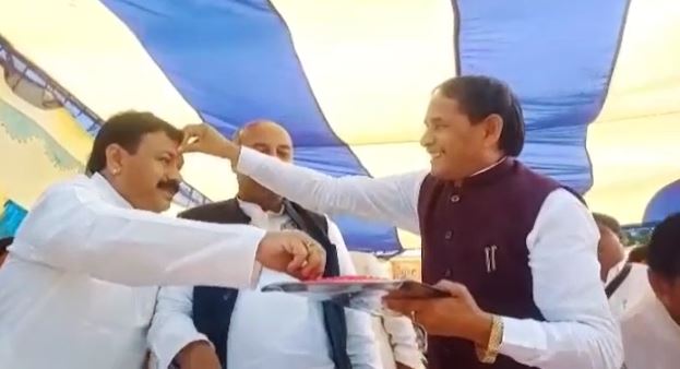 जद यू सांसद ने अपने ही सरकार के सिस्टम की खोली पोल, कहा-एक आदेशपाल तक बगैर पैसे के नहीं करता काम   