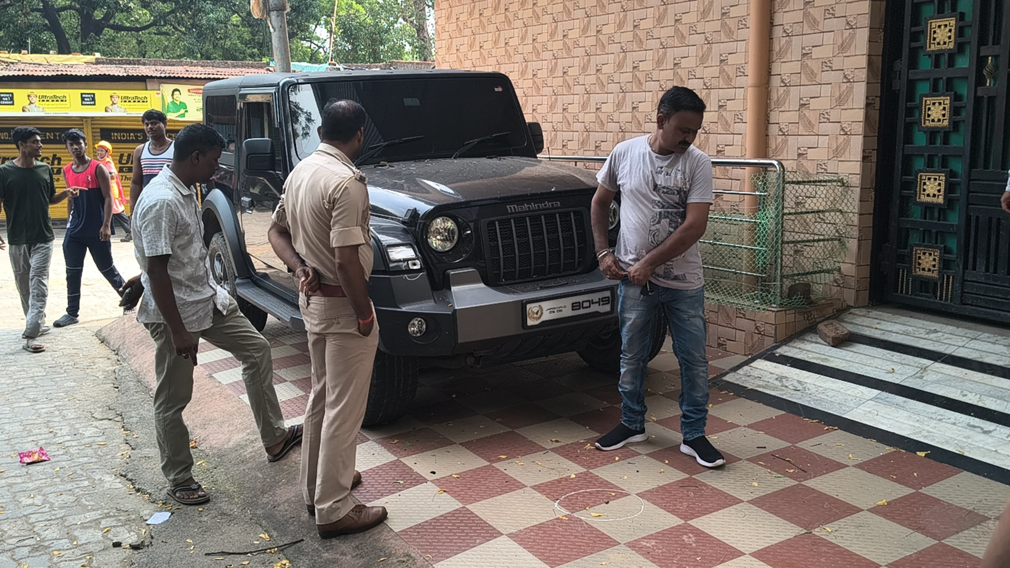 जमशेदपुर: गोलमुरी में दोहरी फायरिंग से सनसनी, रंगदारी नहीं देने पर कारोबारी के घर बरसाईं गोलियां