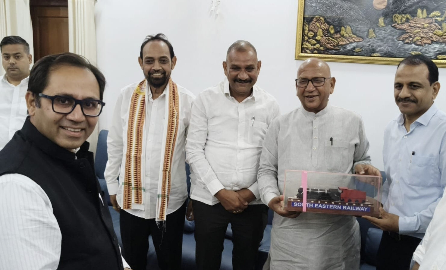 दक्षिण पूर्व रेलवे जीएम का बड़ा ऐलान: यात्री ट्रेनों को मिलेगी प्राथमिकता, मालगाड़ियां बाद में चलेंगी