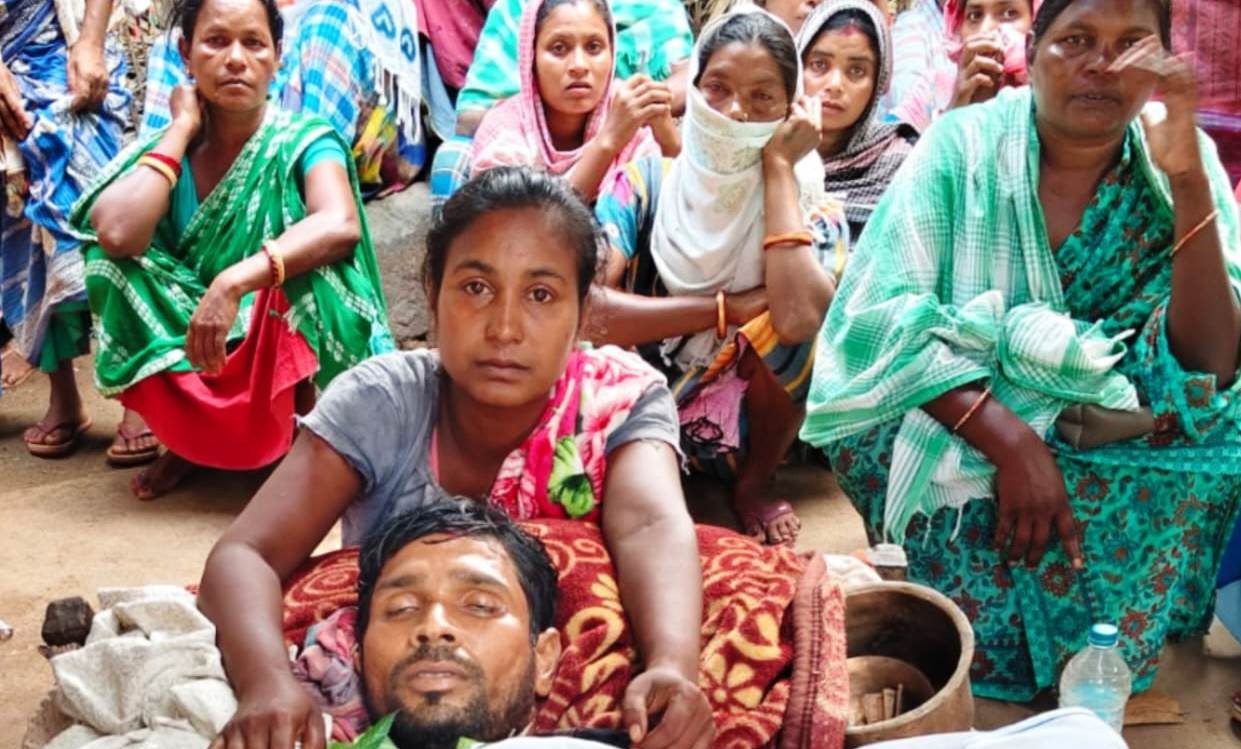 दुमका: सांप काटने के बाद झाड़-फूंक के भरोसे रहा युवक, इलाज से पहले ही चली गई जान