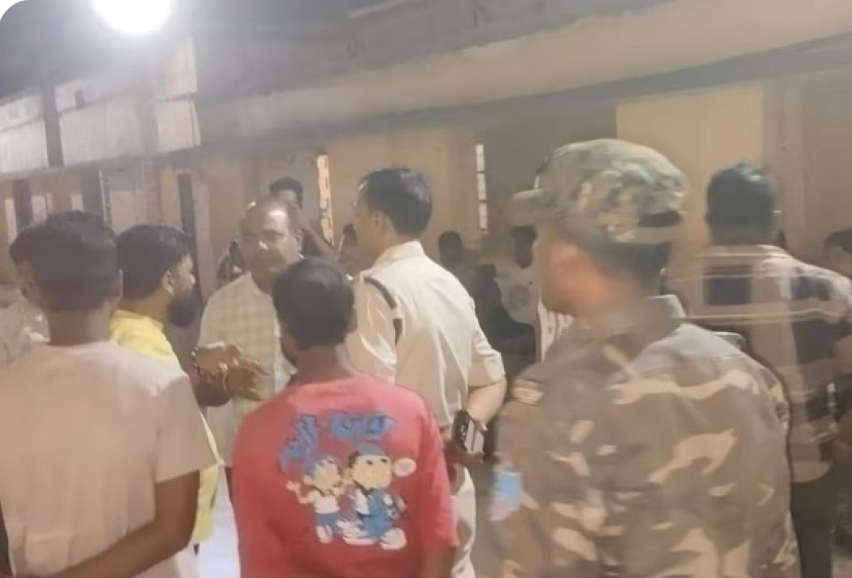 धनबाद: आधी रात गोलियों से गूंजा कतरास का छाता बाद, दो गुटों की भिड़ंत में 3 को लगी गोली
