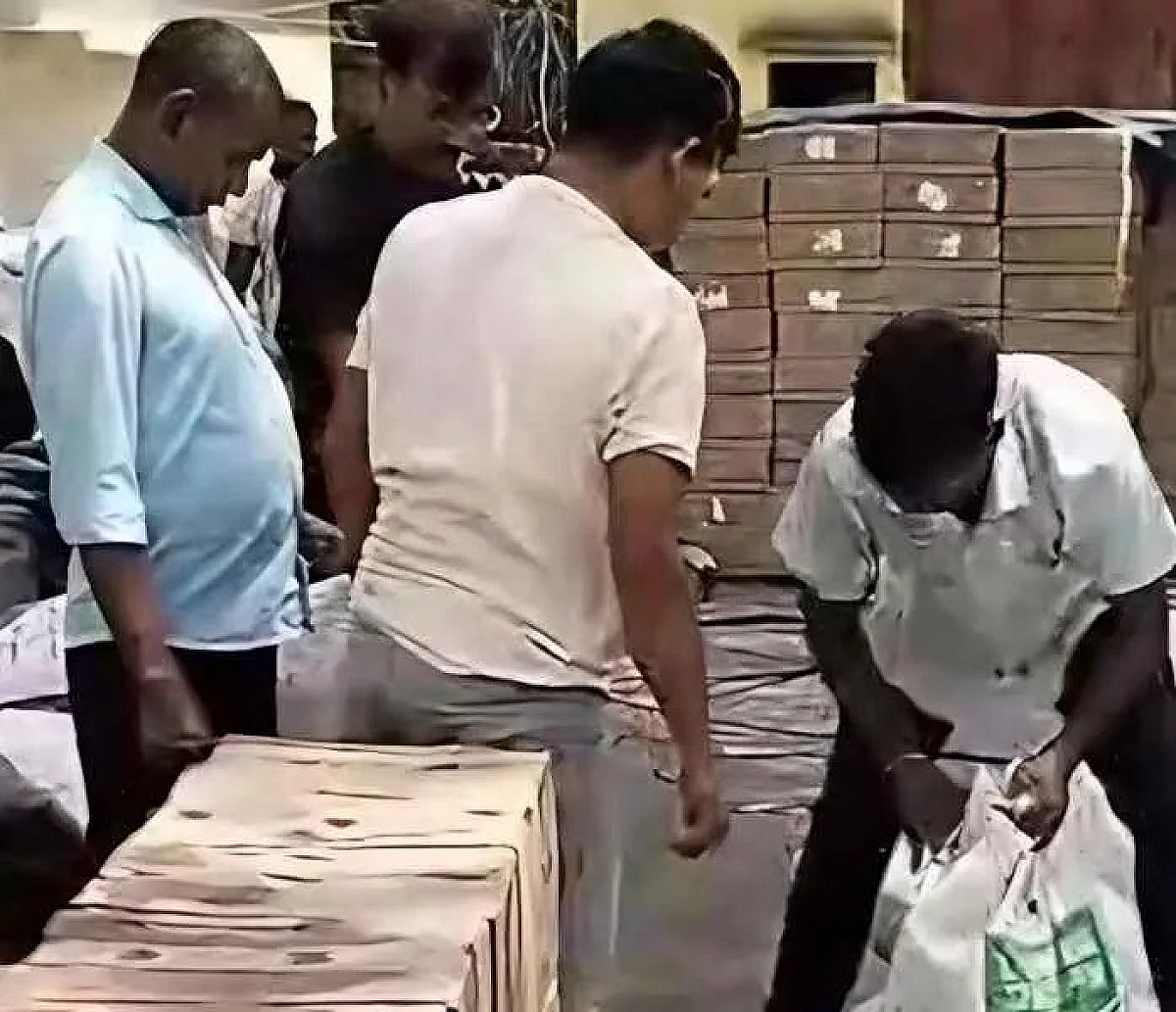 लातेहार में अवैध शराब की अब तक की सबसे बड़ी खेप बरामद, ढाई करोड़ की शराब के साथ 5 तस्कर गिरफ्तार