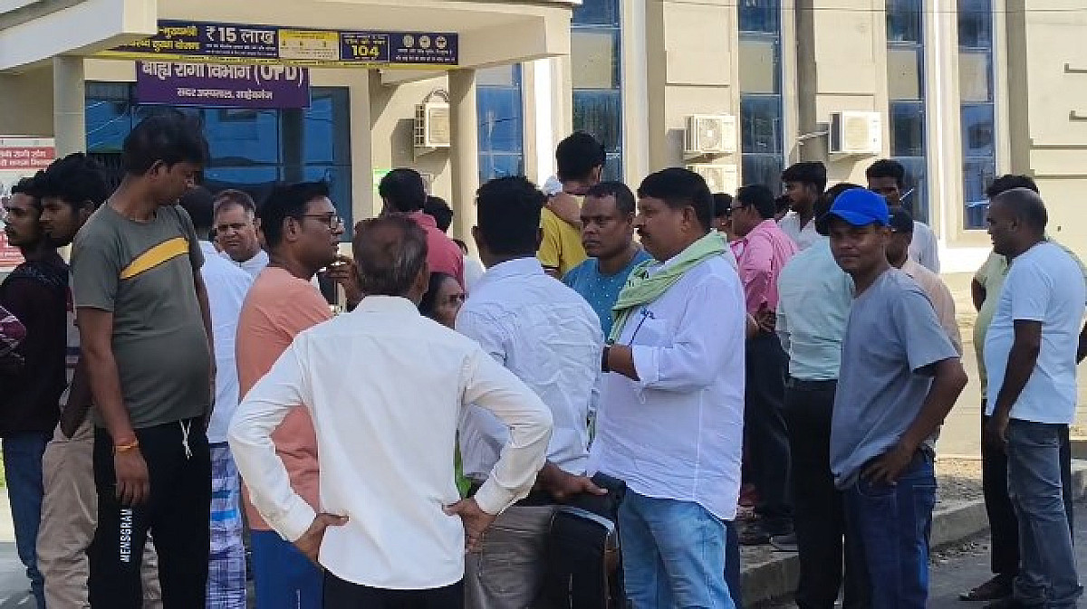 BREAKING: साहिबगंज में सड़क हादसे में पुलिस जवान समेत 3 युवकों की मौत