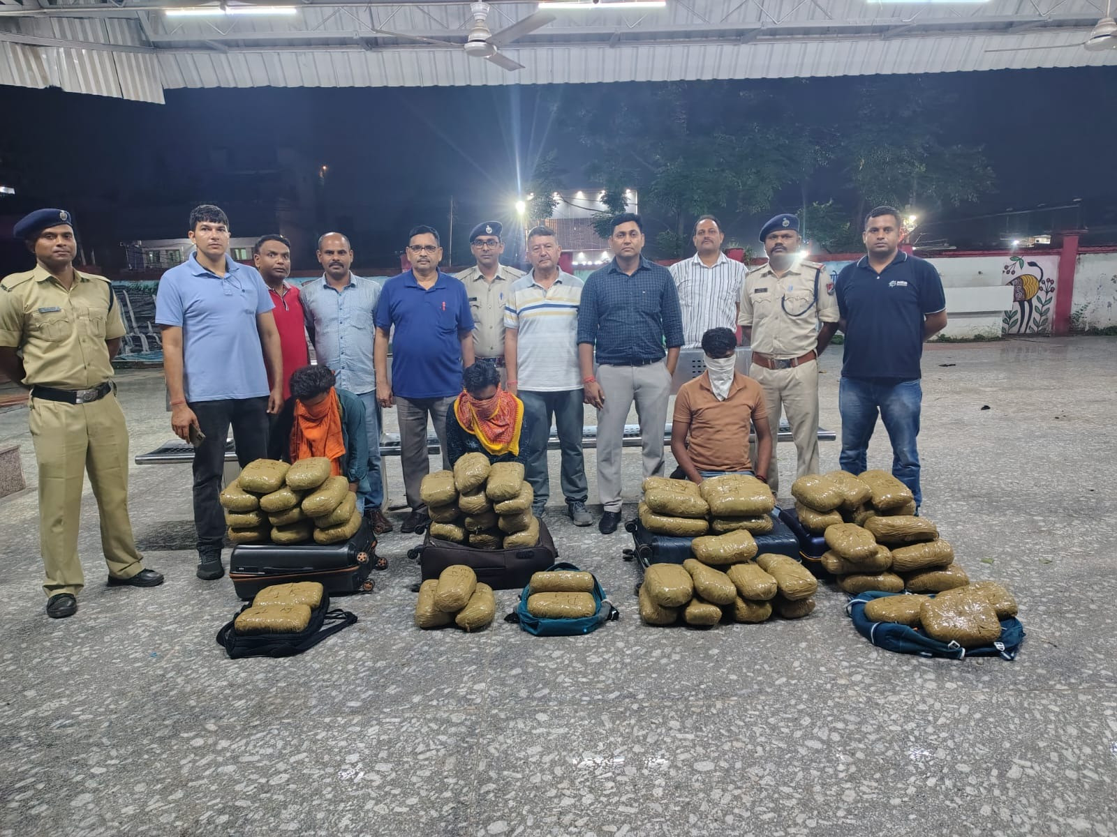 रांची रेलवे स्टेशन पर RPF की बड़ी कार्रवाई: 30.50 लाख रुपये का गांजा बरामद, 3 तस्कर गिरफ्तार