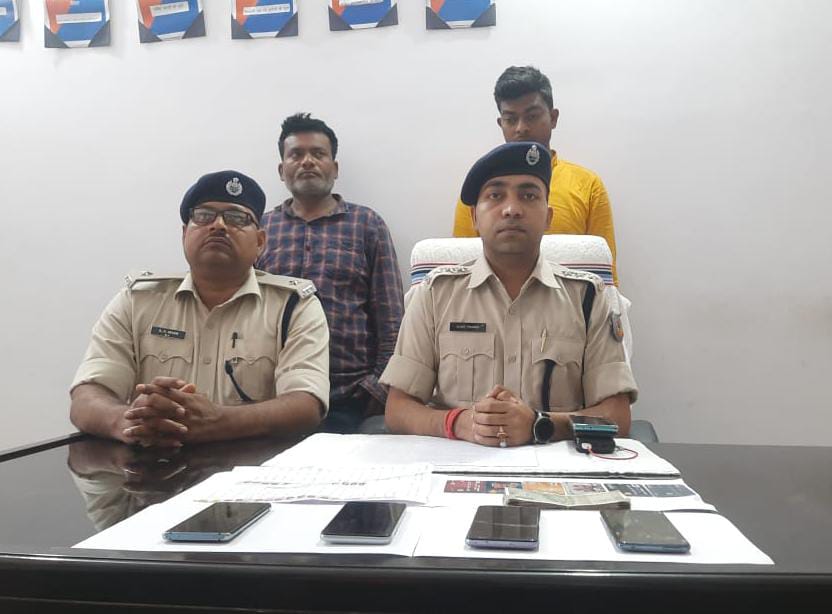 खुद को पुलिस का गुप्तचर बताकर साइबर अपराधियों से करता था उगाही, धराया