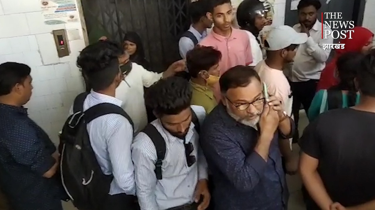 स्कूटी सवार दो युवकों पर जानलेवा हमला, लाठी-डंडे से मारकर की एयर फायरिंग