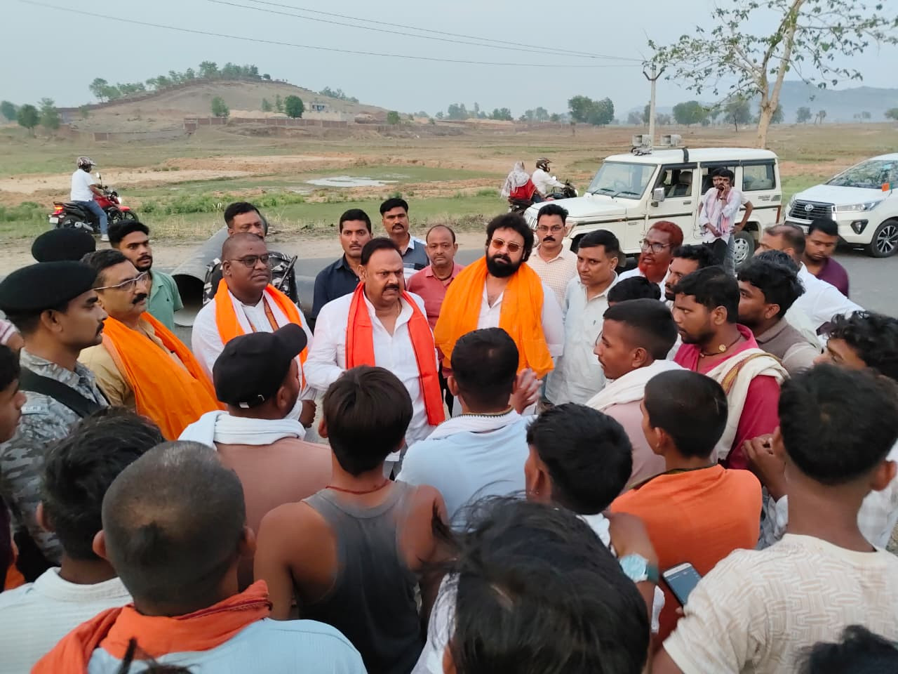 अवैध खदान बनी काल! 20 घंटे से डूबे लवकुश का अबतक नहीं मिला सुराग, भड़के पूर्व मंत्री कमलेश सिंह