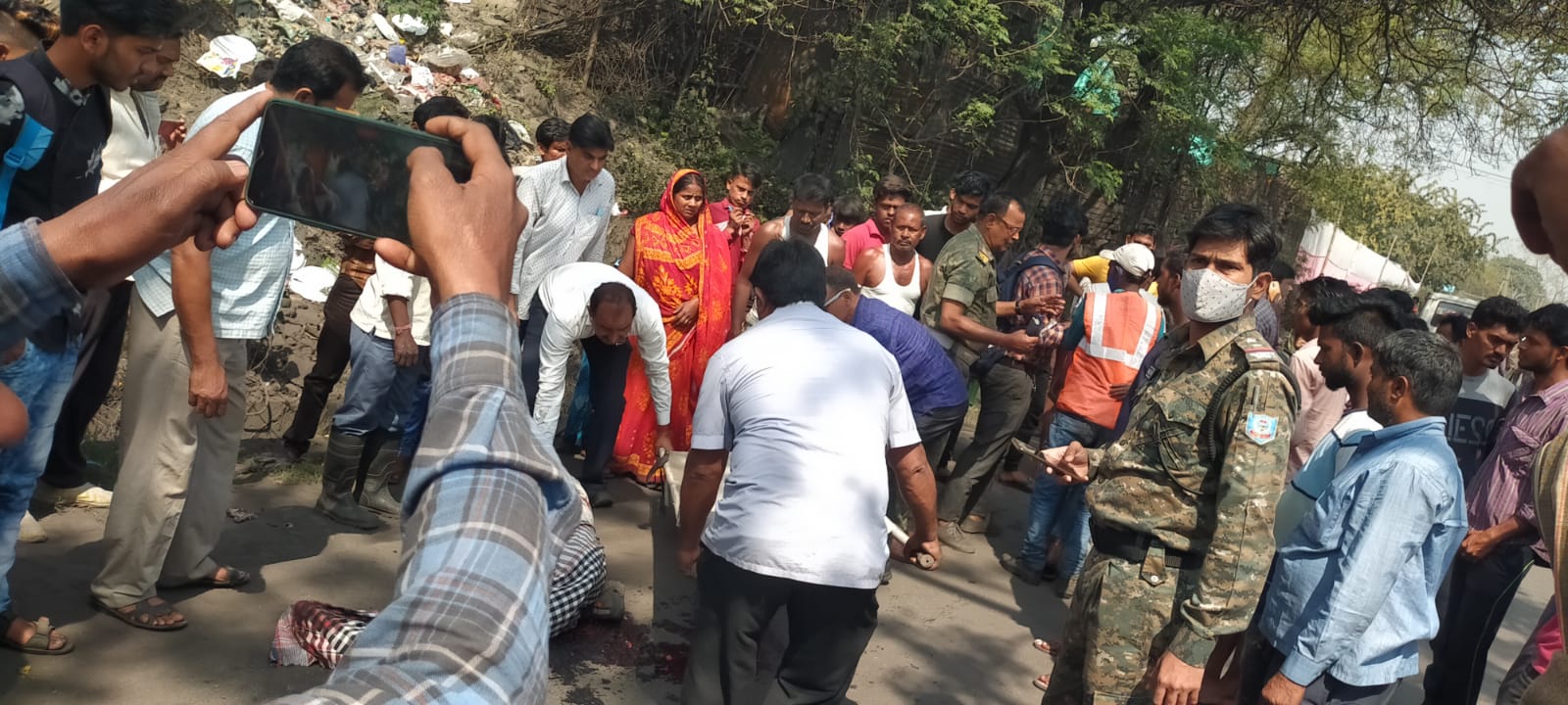 धनबाद : ट्रक ने ली बीसीसीएल कर्मी की जान, ग्रामीणों ने किया सड़क जाम