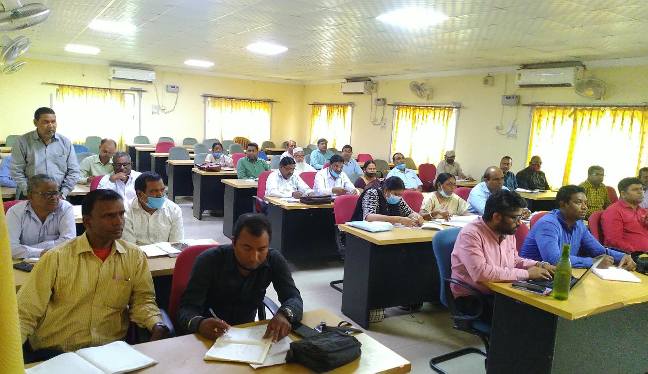 शिक्षा विभाग की बैठक में डीडीसी ने शिक्षकों को चेताया, कहा- लगन और जिम्मेवारी के साथ करें अध्ययन कार्य, नहीं तो होगी कार्रवाई 