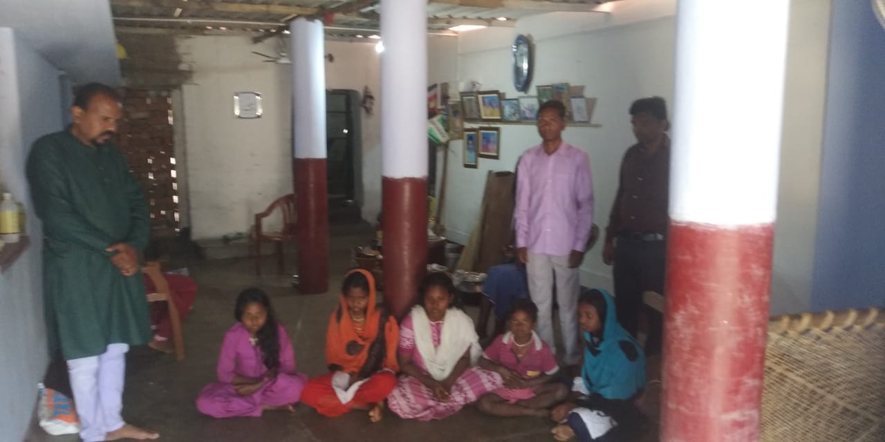 सड़क हादसे में अनाथ हुए चार नाबालिगों के लिए बढ़ने लगे मदद के हाथ, मिला आर्थिक संबल का भरोसा