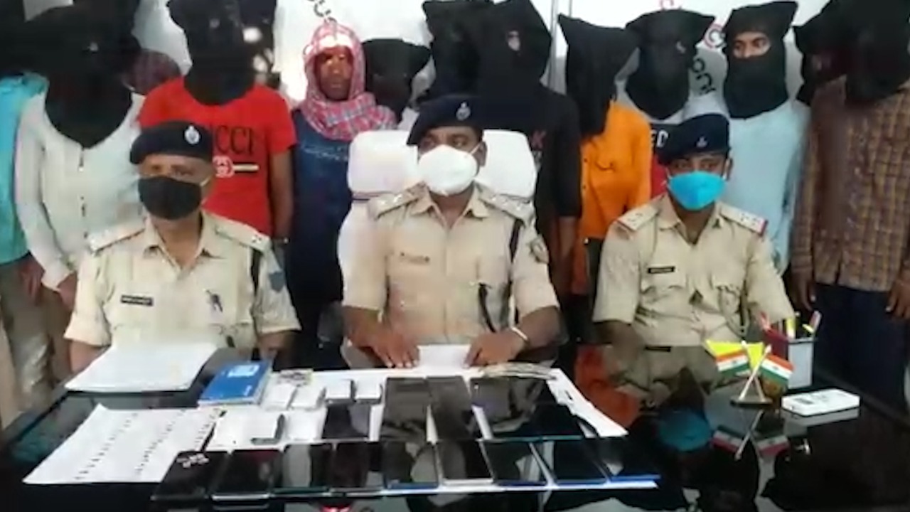 देवघर पुलिस की अब तक सबसे बडी सफलता, 22 साइबर अपराधी गिरफ्तार