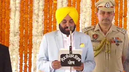 भगवंत मान बने पंजाब के नए मुख्यमंत्री, शहीद भगत सिंह के गांव खटकड़ कलां में ली पद की शपथ   