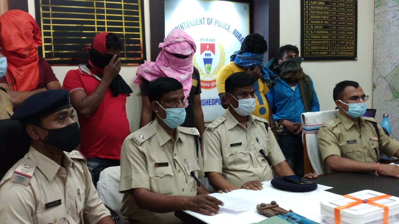 पश्चिम बंगाल के गैंग ने गालूडीह की कंपनी में  की थी डकैती , पांच धराए