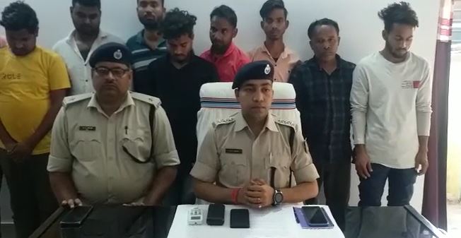 साइबर अपराधियों का नया तरीका :  क्लोन बनाकर 20 सेकंड में बैंक खाते से उड़ा लेते हैं सारा पैसा, 10  गिरफ्तार,