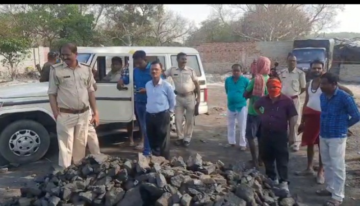 BIG BREAKING: कोयले के वर्चस्व को लेकर फायरिंग, जमकर हुई मारपीट, कई घायल,  वाहनों में तोड़-फोड़