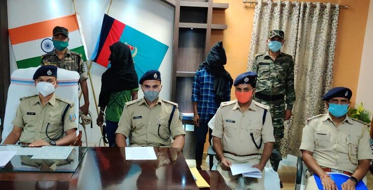 पोडाहाट जंगल से दो माओवादी नक्सली गिरफ्तार