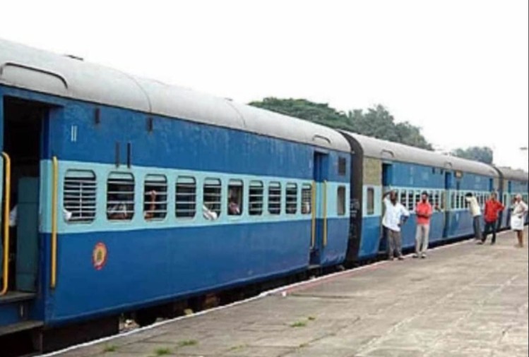 होली के मौके पर ट्रेन से तस्करी को लेकर आरपीएफ सतर्क, कोडरमा से गुजरने वाली सभी ट्रेन में स्पशेल ड्राइव शुरू