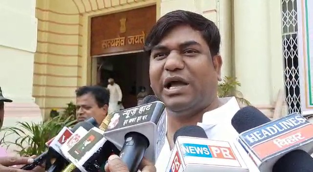 मंत्री मुकेश सहनी ने राज्यवासियों को दी होली की बधाई